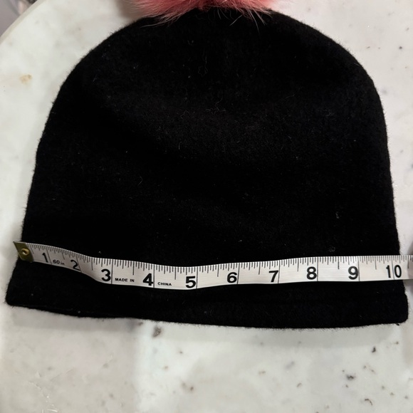 Gelso Bianco wool black toque Beanie with Pink Pom Pom - Picture 4 of 4